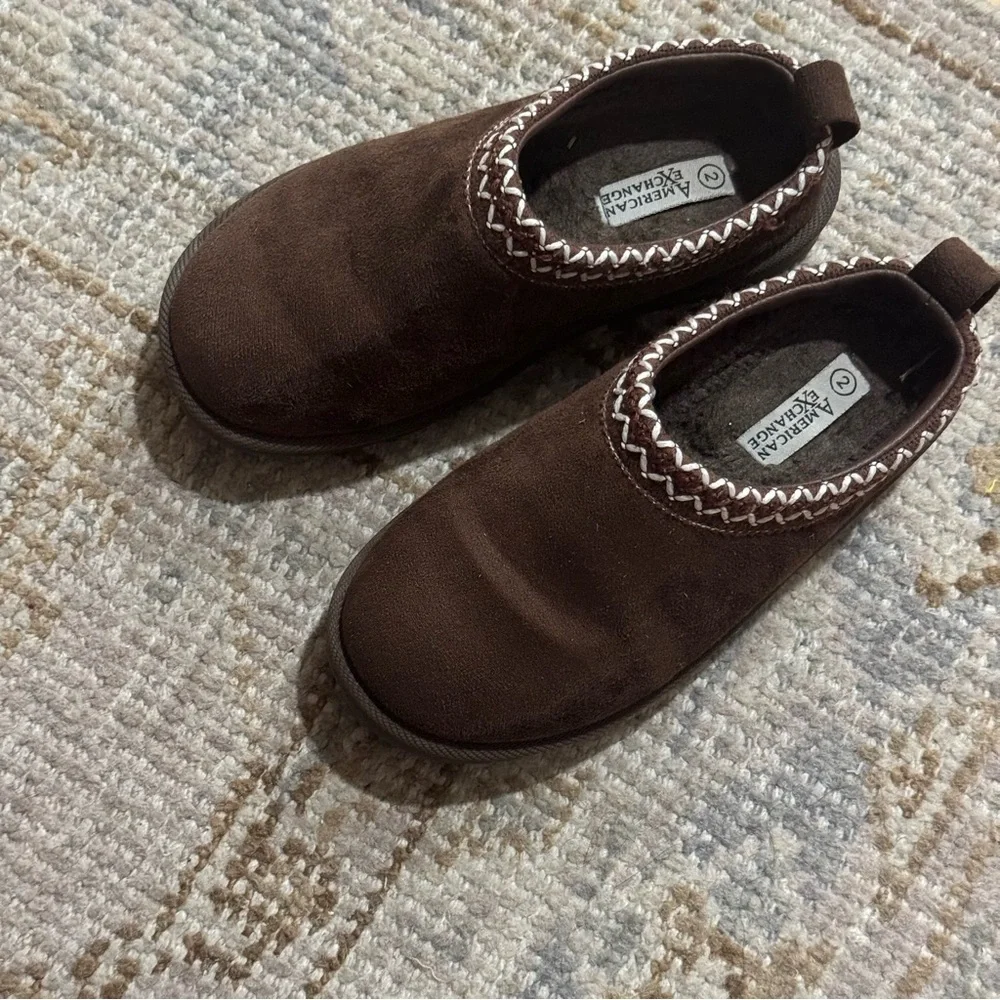 American Exchange Slip-On  Kids  Slippers Size 2